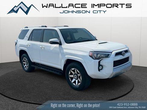 Used 2018 Toyota 4Runner TRD Off-Road Premium AWD/4WD image 7