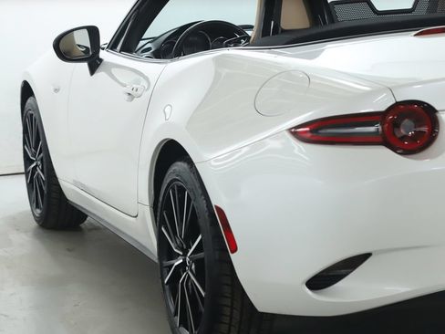 Used 2024 MAZDA MX-5 Miata Grand Touring RWD image 39