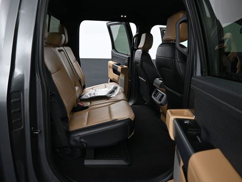 Used 2024 Ford F350 Lariat w/ FX4 Off-Road Package image 18