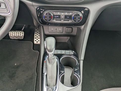Used 2023 Buick Encore GX Select w/ Sport Touring Package FWD image 19