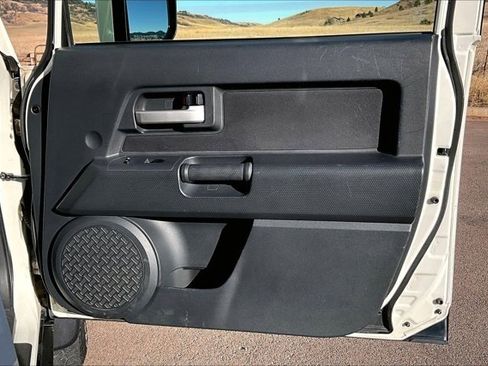 Used 2014 Toyota FJ Cruiser 4WD image 27