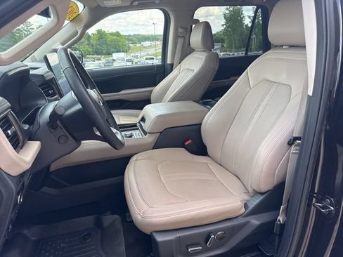 Used 2024 Ford Expedition Limited AWD/4WD image 10