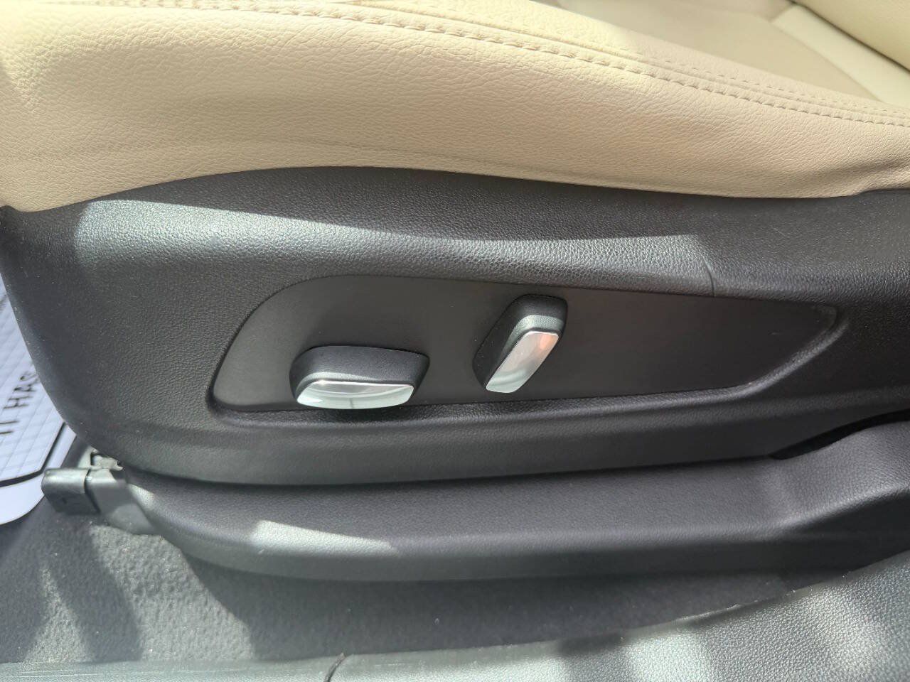 Used 2017 Cadillac XT5 FWD image 23