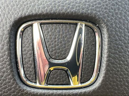 Certified 2025 Honda HR-V LX image 29