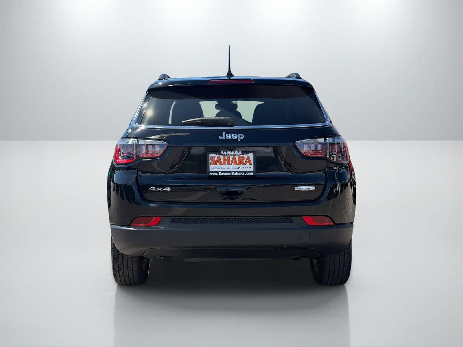 Used 2023 Jeep Compass Latitude AWD/4WD image 5