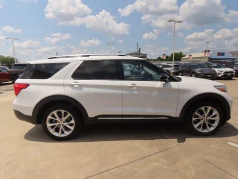 Used 2023 Ford Explorer Platinum w/ Technology Package AWD/4WD image 8
