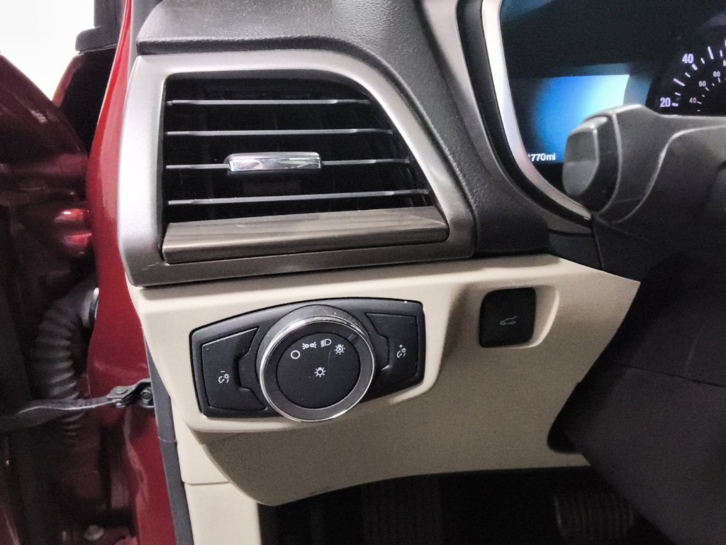 Used 2019 Ford Fusion SEL FWD image 15
