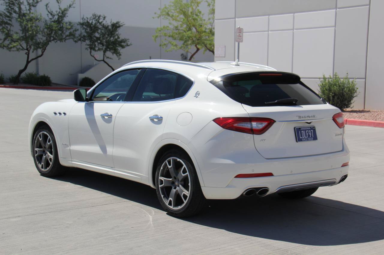 Used 2018 Maserati Levante GranLusso AWD/4WD image 7