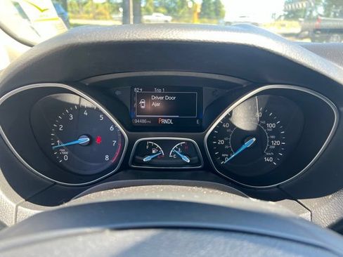 Used 2016 Ford Focus SE w/ SE Cold Weather Package FWD image 20