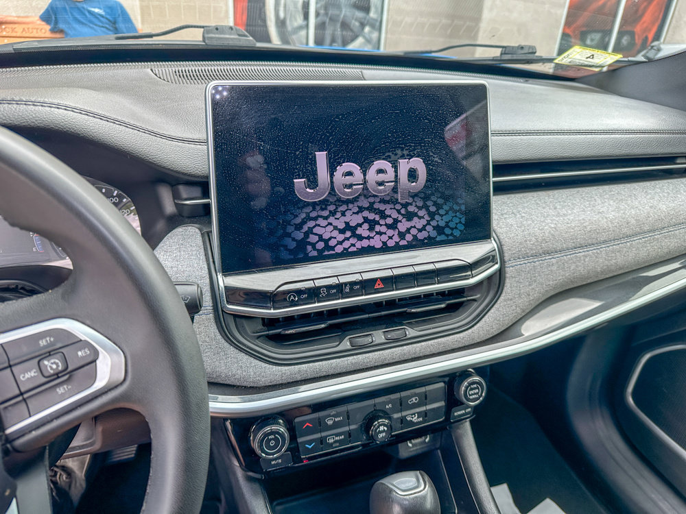 Used 2024 Jeep Compass Latitude AWD/4WD image 10