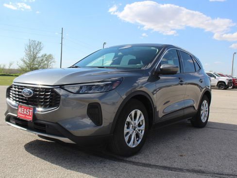 Used 2024 Ford Escape Active w/ Tech Pack #2 FWD image 1