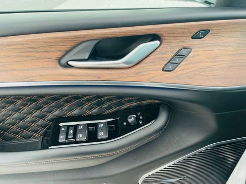 Used 2023 Jeep Grand Cherokee Summit w/ Luxury Tech Group V image 23