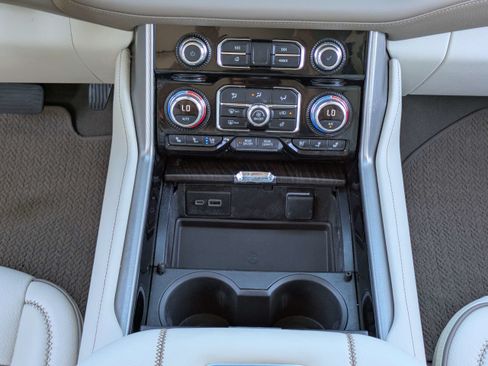 Used 2024 GMC Yukon Denali w/ Advanced Technology Package AWD/4WD image 20