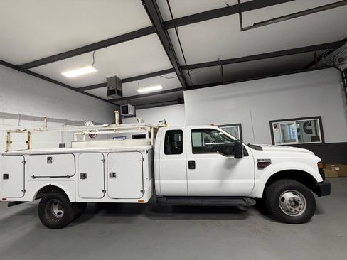 Used 2009 Ford F350 XL AWD/4WD image 2