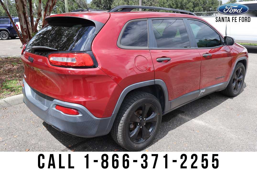 Used 2016 Jeep Cherokee Sport FWD image 4