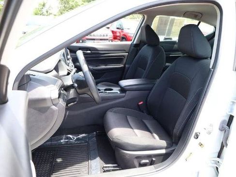 Certified 2025 Nissan Altima 2.5 SV FWD image 8