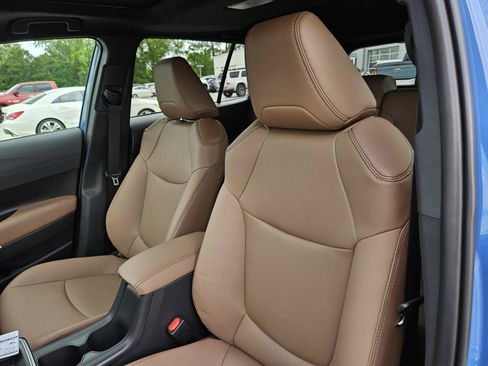 Used 2026 Toyota Corolla Cross XLE w/ Convenience Package FWD image 13
