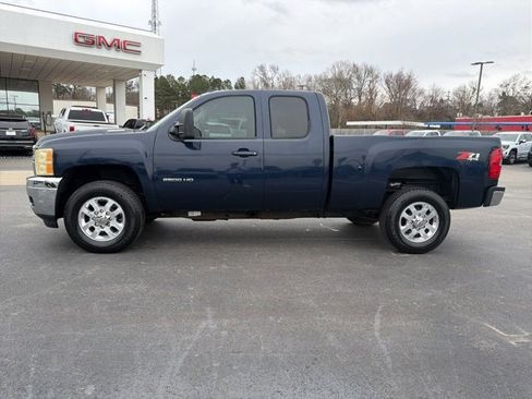 Used 2011 Chevrolet Silverado 2500 LTZ w/ LTZ Plus Package image 8