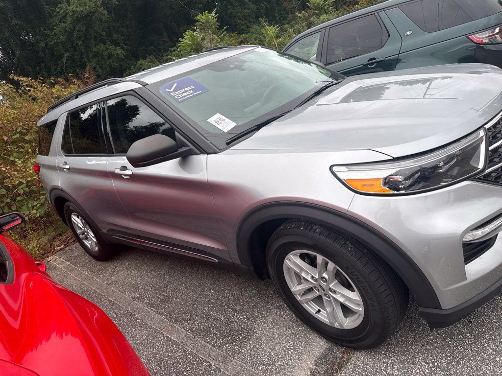 Used 2023 Ford Explorer XLT w/ Equipment Group 202A RWD image 3