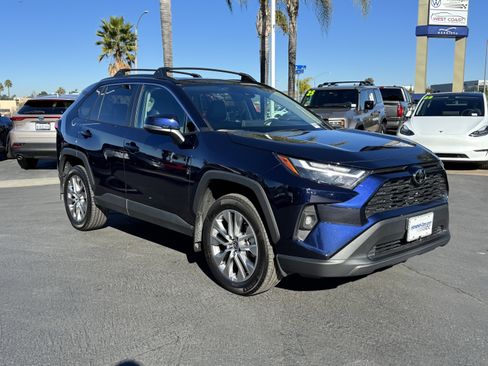 Used 2022 Toyota RAV4 XLE Premium image 2