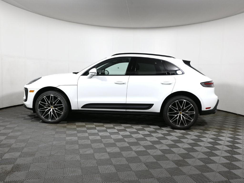 Used 2026 Porsche Macan AWD/4WD image 2