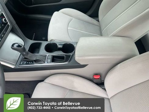 Used 2017 Hyundai Sonata SE w/ Cargo Package image 17