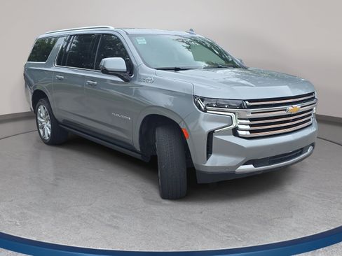 Used 2024 Chevrolet Suburban High Country AWD/4WD image 3