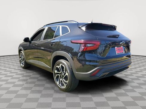 Used 2024 Chevrolet Trax RS w/ Sunroof Package FWD image 3