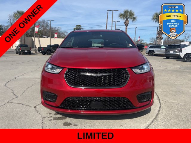 Used 2025 Chrysler Pacifica Limited FWD image 2