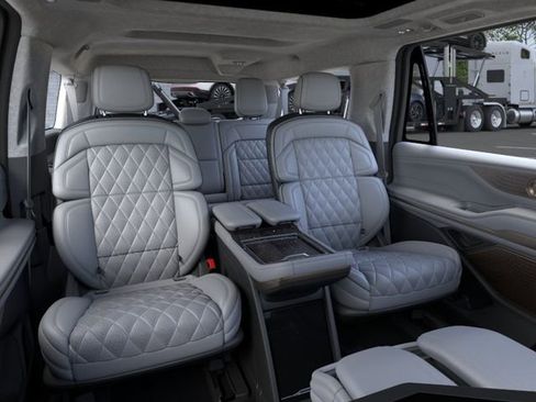 New 2026 Lincoln Navigator L Black Label AWD/4WD image 11