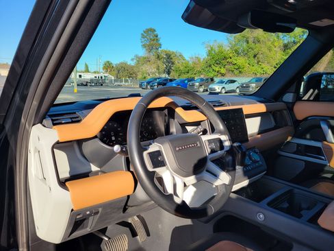 Used 2023 Land Rover Defender 130 X-Dynamic SE image 29