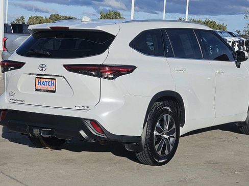 Used 2022 Toyota Highlander XLE image 5