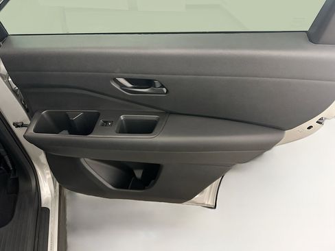 Used 2024 Nissan Pathfinder SV AWD/4WD image 32