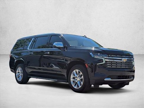 Used 2023 Chevrolet Suburban Premier w/ Advanced Technology Package AWD/4WD image 3