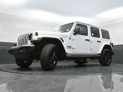 Used 2022 Jeep Wrangler Unlimited Sahara AWD/4WD image 28