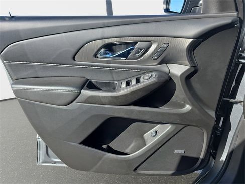 Used 2023 Chevrolet Traverse Premier image 32