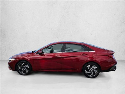Used 2025 Hyundai Elantra SEL image 9