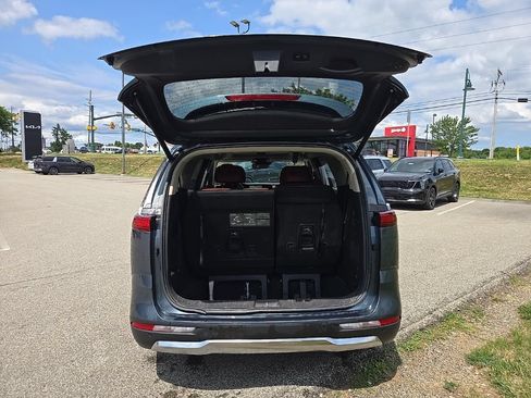 Certified 2022 Kia Carnival SX Prestige FWD image 5