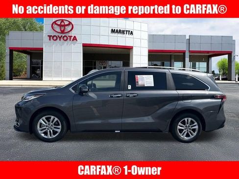 Used 2025 Toyota Sienna Limited FWD image 2