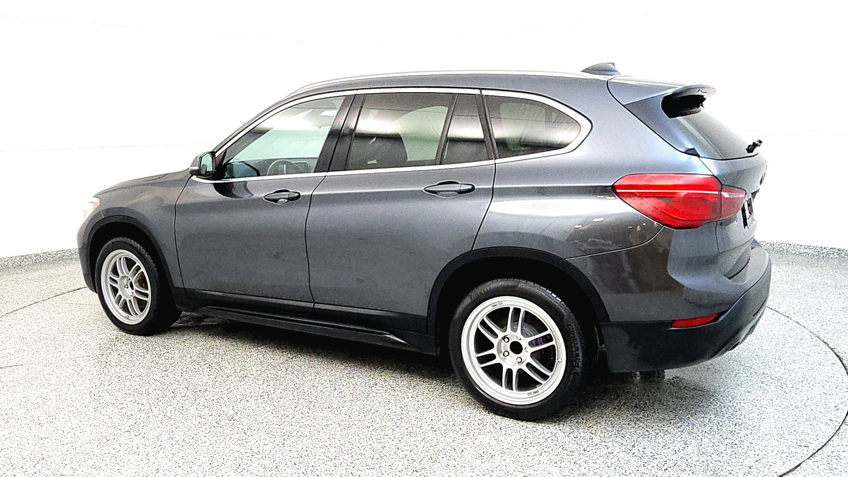 Used 2018 BMW X1 sDrive28i w/ Convenience Package FWD image 5
