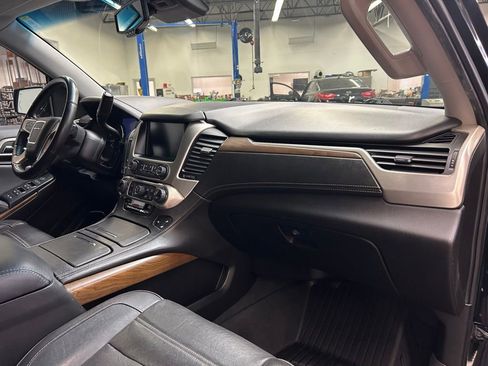Used 2019 GMC Yukon XL Denali w/ Open Road Package RWD image 15