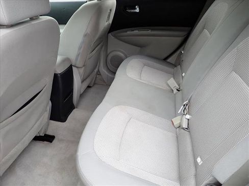 Used 2013 Nissan Rogue SV AWD/4WD image 9