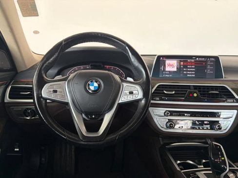 Used 2022 BMW 740i w/ Luxury Rear Seating Package RWD image 7
