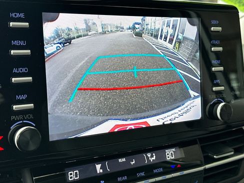 Used 2024 Toyota Sienna XLE image 20