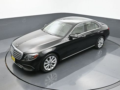 Used 2018 Mercedes-Benz E 300 4MATIC image 56