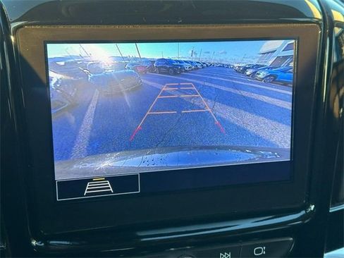 Used 2021 Chevrolet Traverse LT image 23