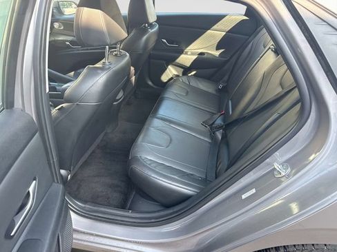 Used 2022 Hyundai Elantra Limited FWD image 16