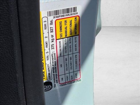 Used 2019 Ford Fusion SE FWD image 15