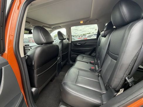 Used 2018 Nissan Rogue SL w/ Premium Package FWD image 12