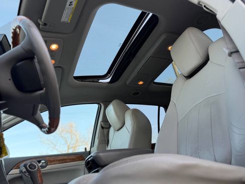 Used 2011 Buick Enclave CXL image 14